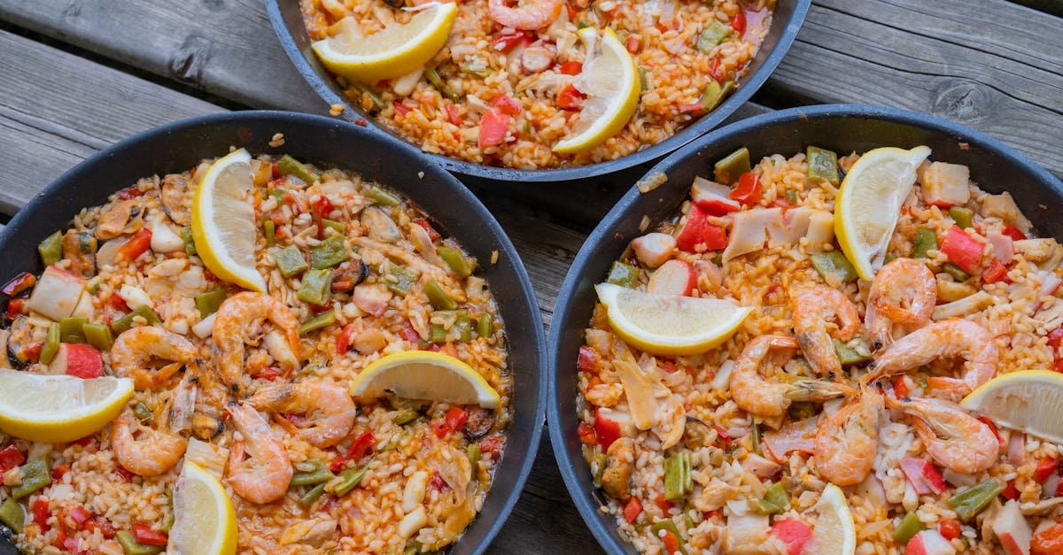 Smak Walencji na talerzu: klasyczna paella z owocami morza – krok po kroku
