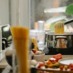 Smak na 100% bez grama soli: zioła, umami i techniki, które robią różnicę