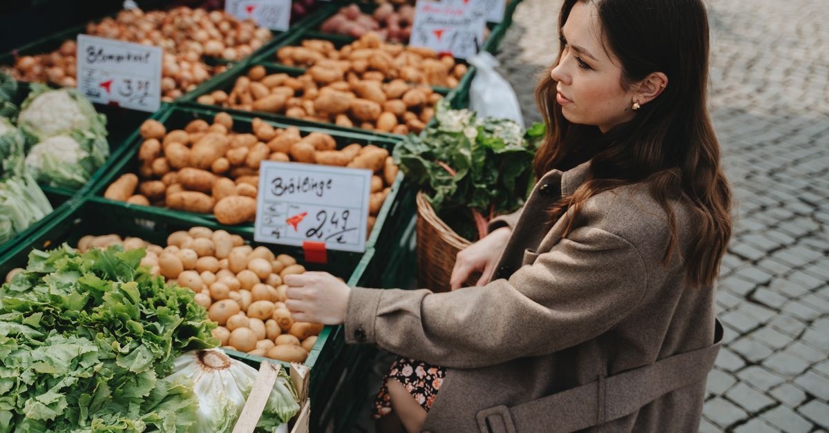Jedz dla zdrowej skóry: 12 produktów, które naturalnie łagodzą stany zapalne skóry