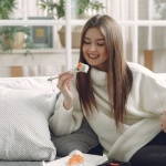 Jedz na blask: 15 produktów, dzięki którym Twoja cera przestanie wyglądać na szarą i zmęczoną