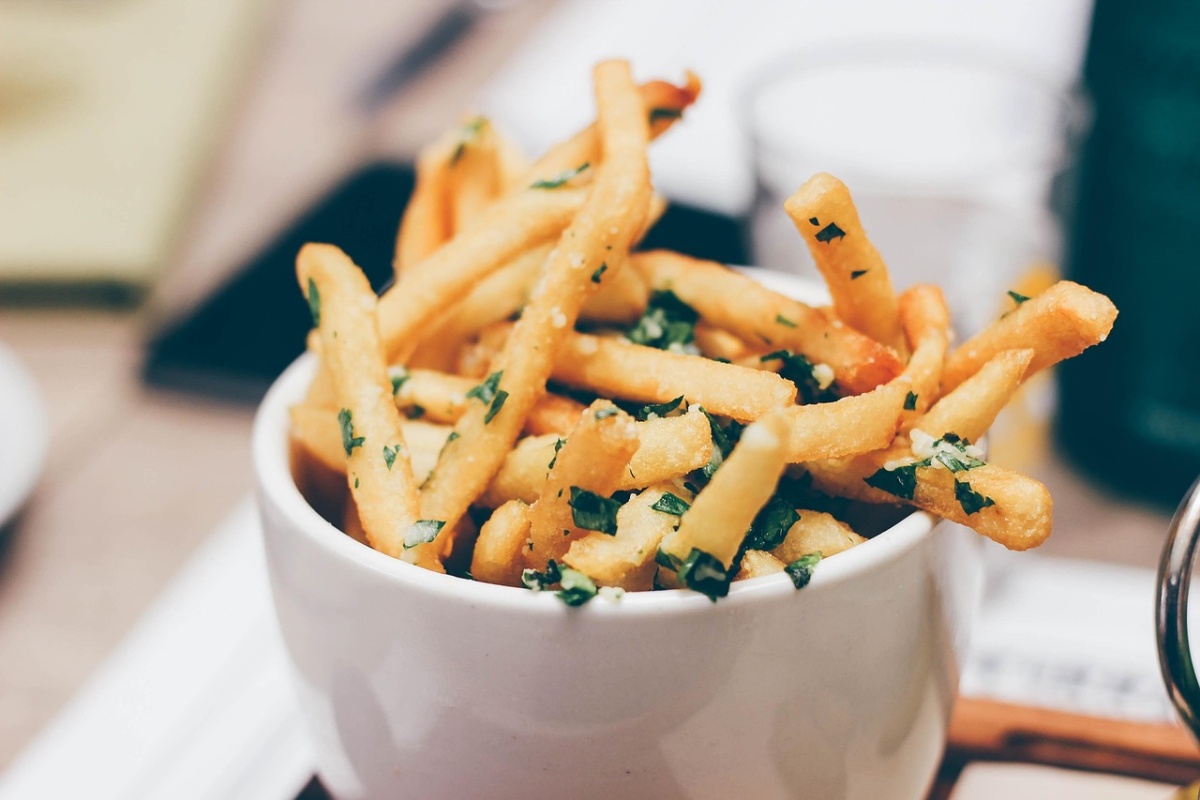Sprytne nawyki, które ograniczą jedzenie na mieście — bez diet, wyrzeczeń i nudy