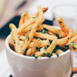 Sprytne nawyki, które ograniczą jedzenie na mieście — bez diet, wyrzeczeń i nudy